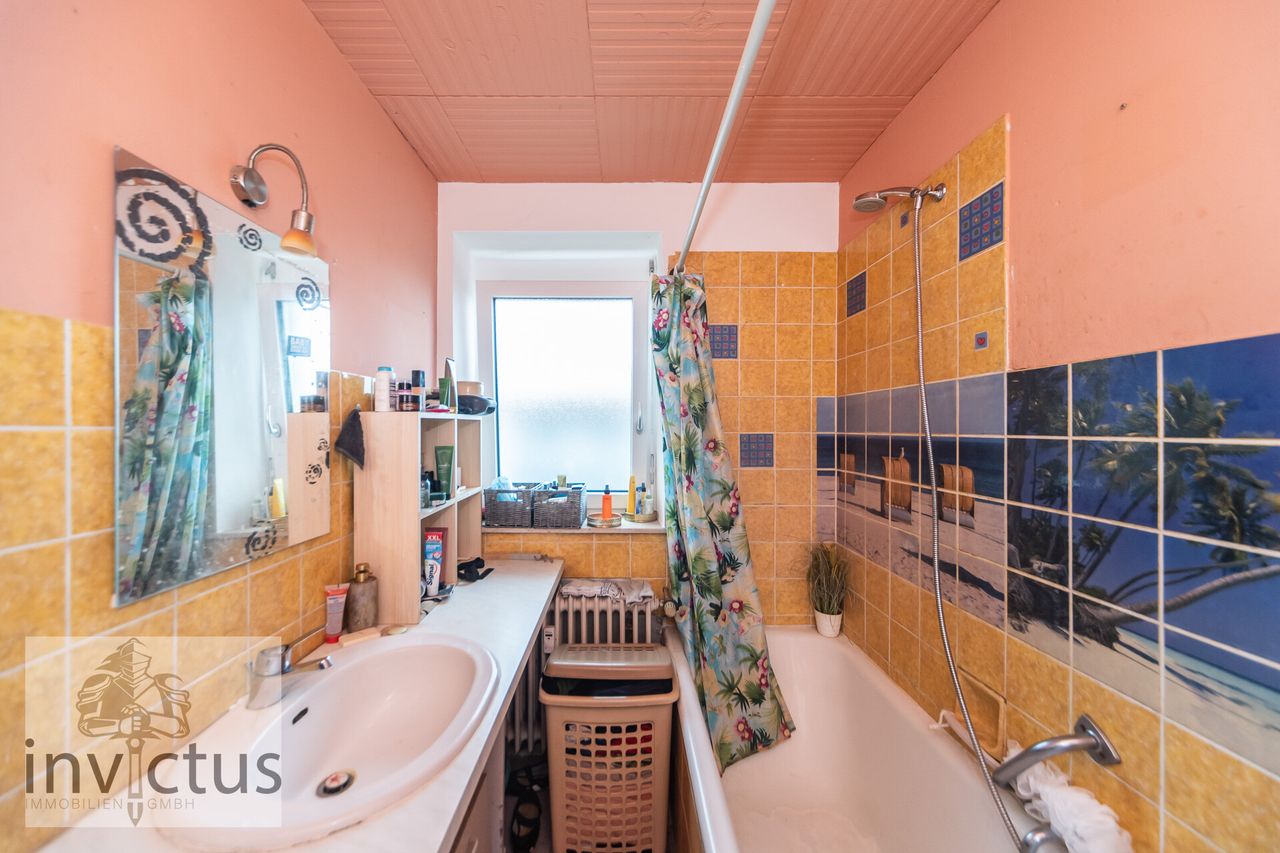 Bad (unsanierte Whg.)