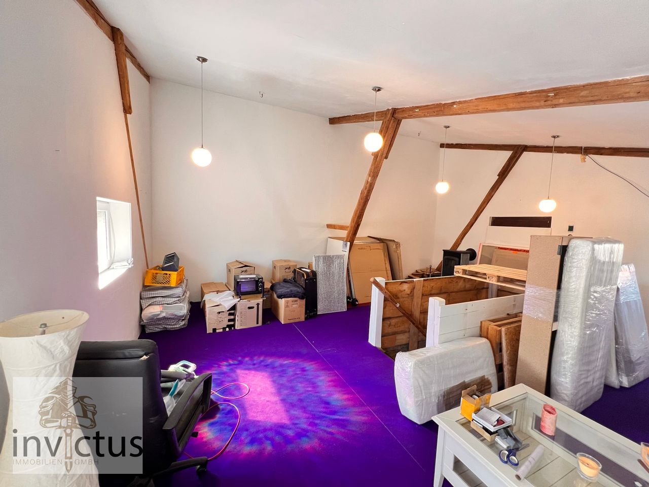 Zimmer über Garagenbau