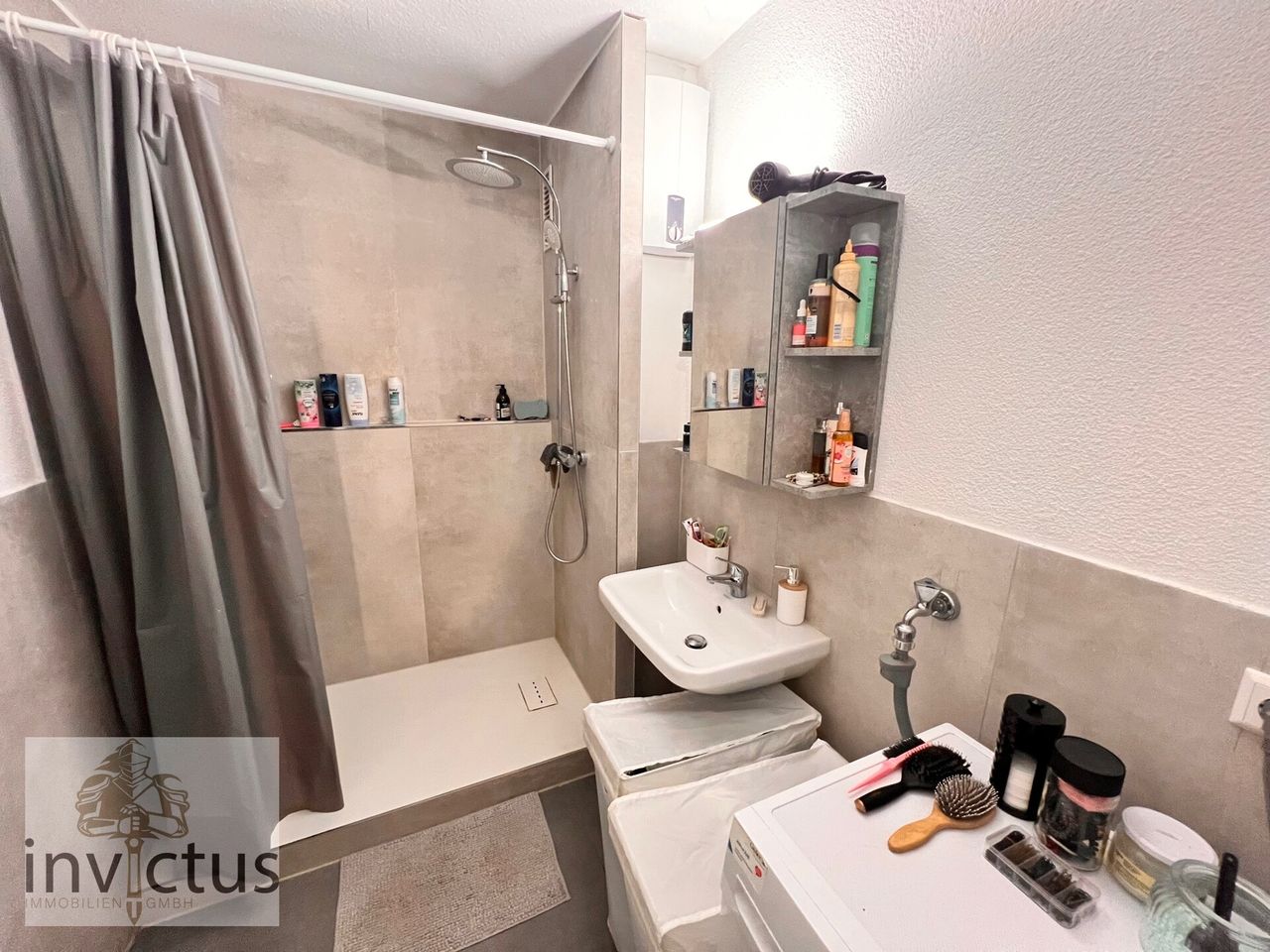 Badezimmer mit super großer Dusche