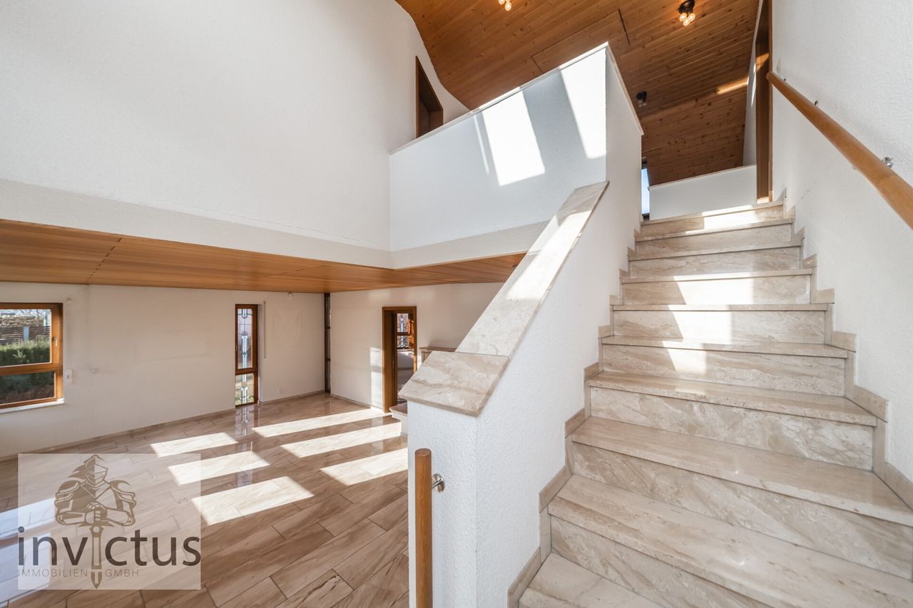 Aufgang zur Galerie – Perspektive von der Treppe