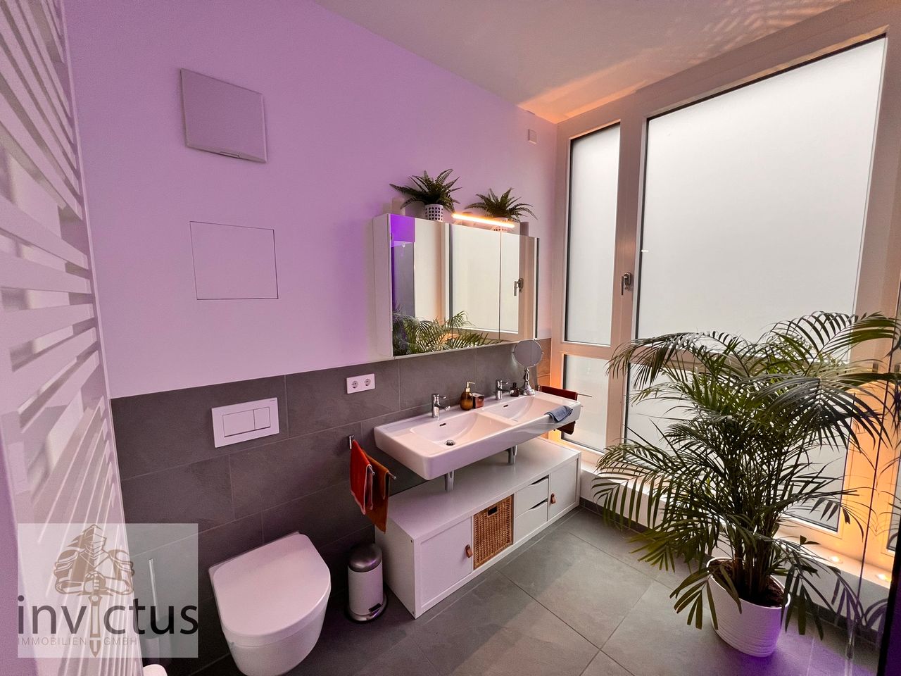Badezimmer mit großer Dusche