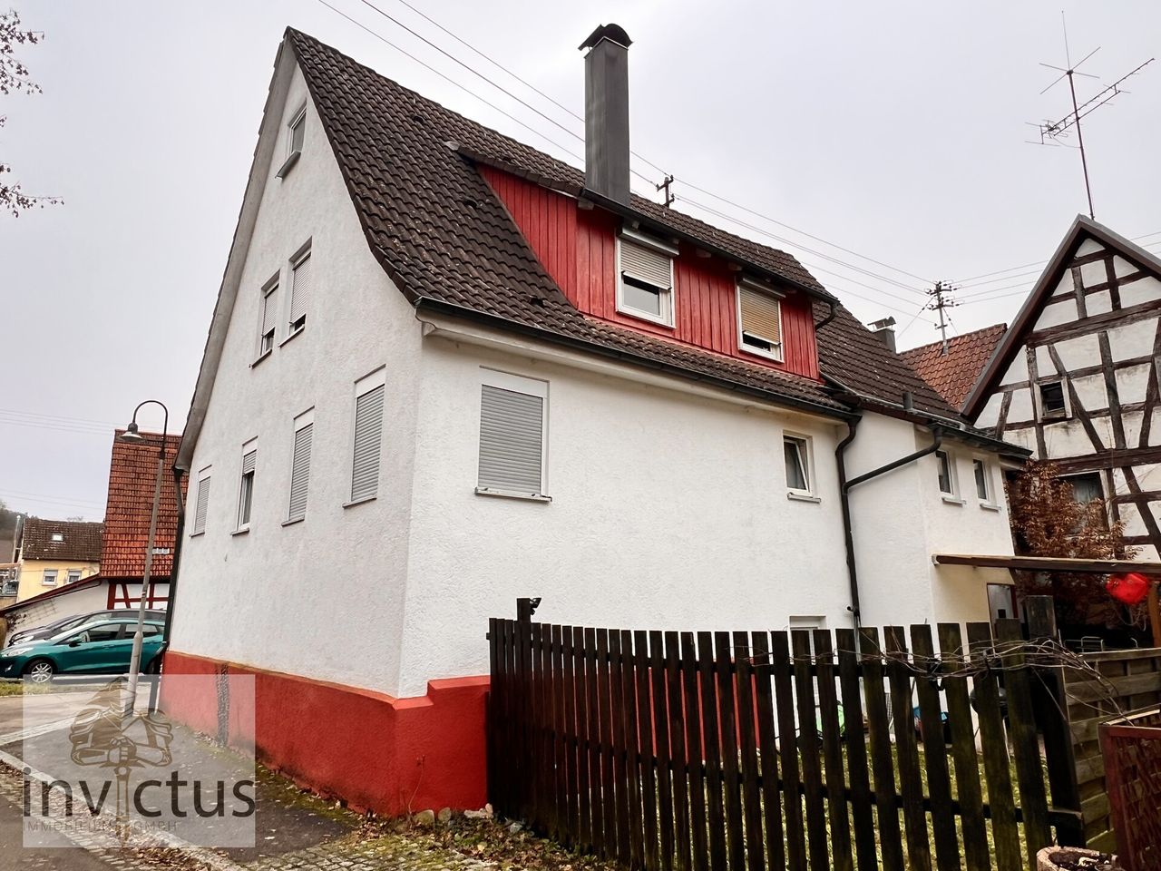 Hausansicht + Garten