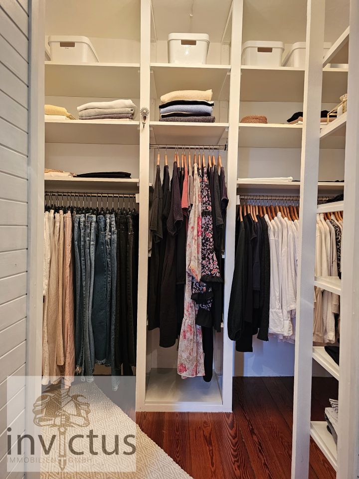 begehbarer Kleiderschrank (OG)