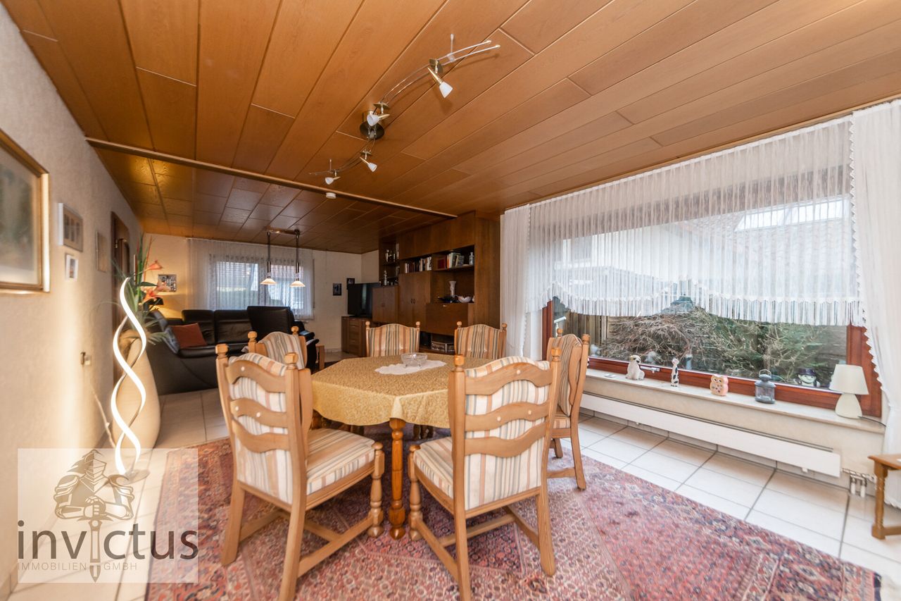 Essbereich mit Blick in den Garten