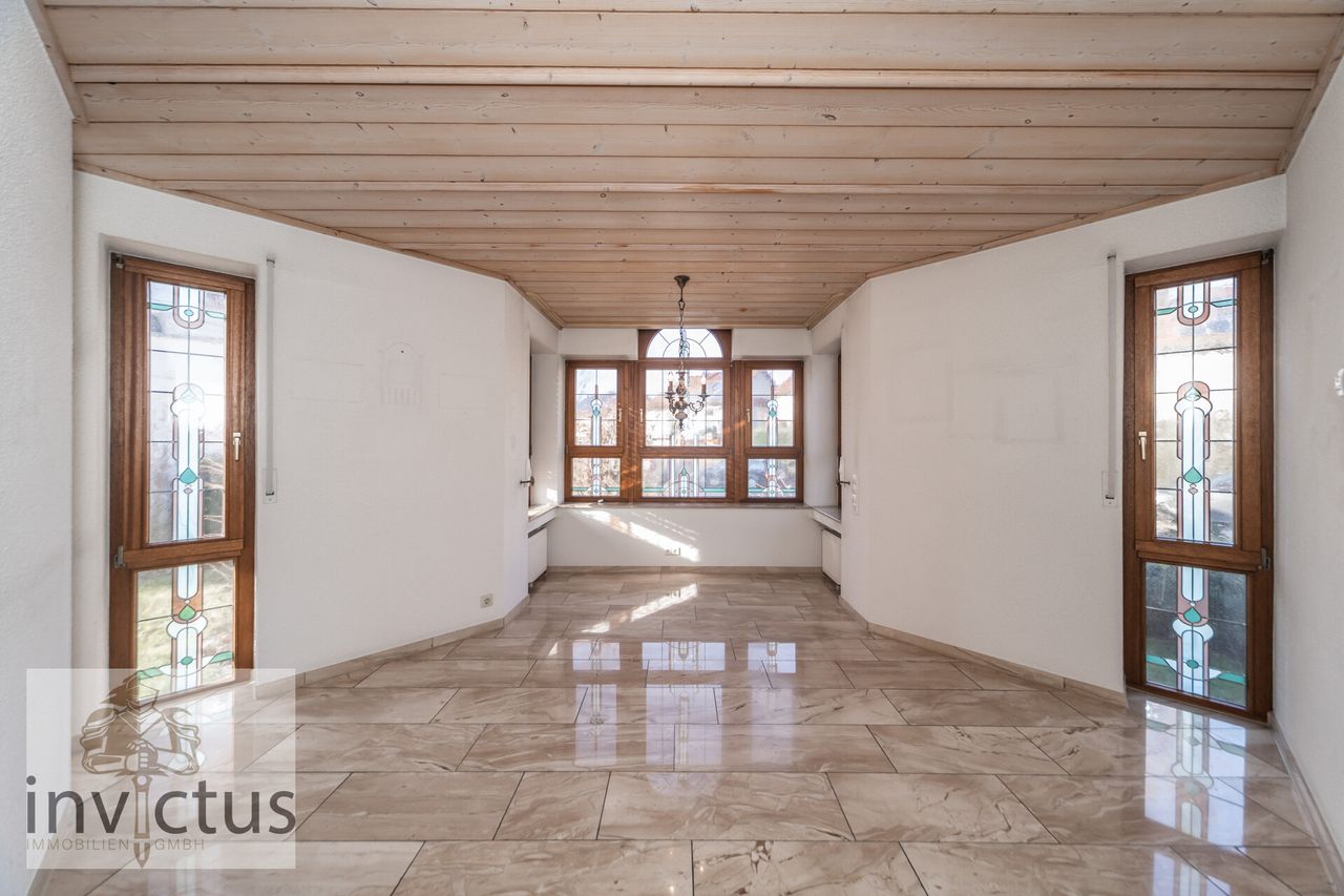 Buntglasdetail im Wohnbereich