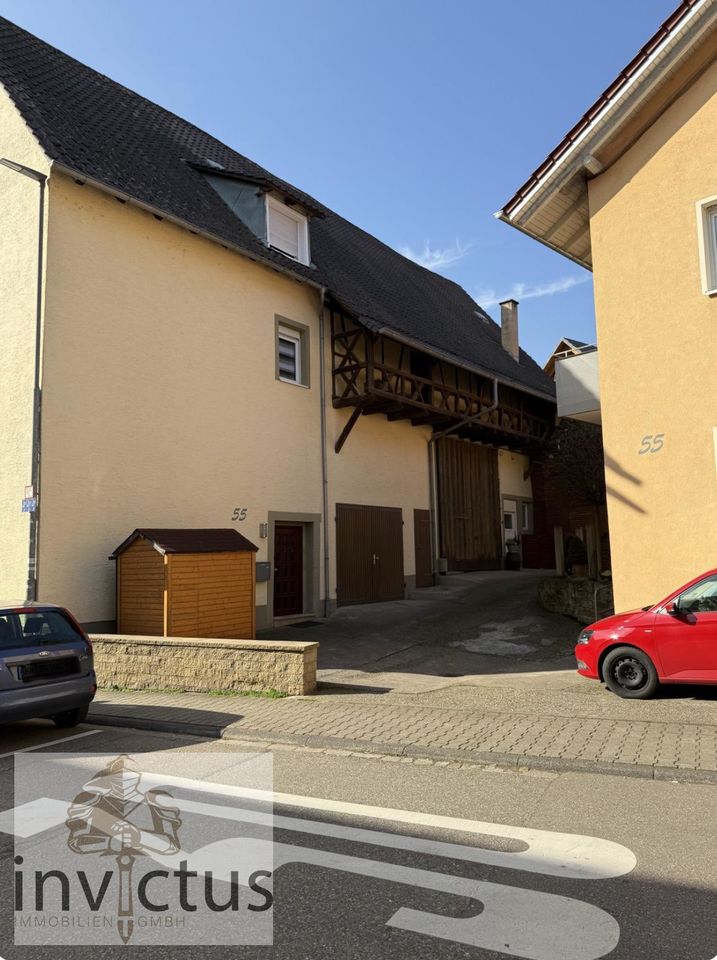 Hof & Hausansicht von der Straße